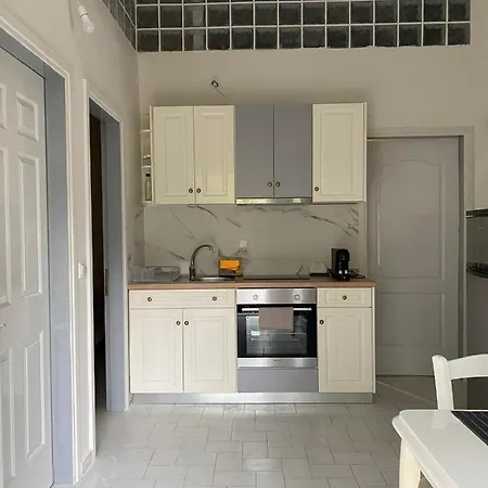 Laguna -house By The Apartment
