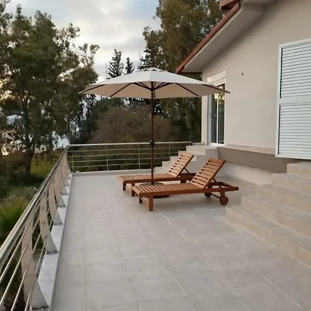 Laguna -house By The Karavómilos