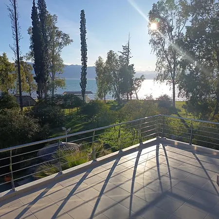 Laguna -house By The Karavómilos