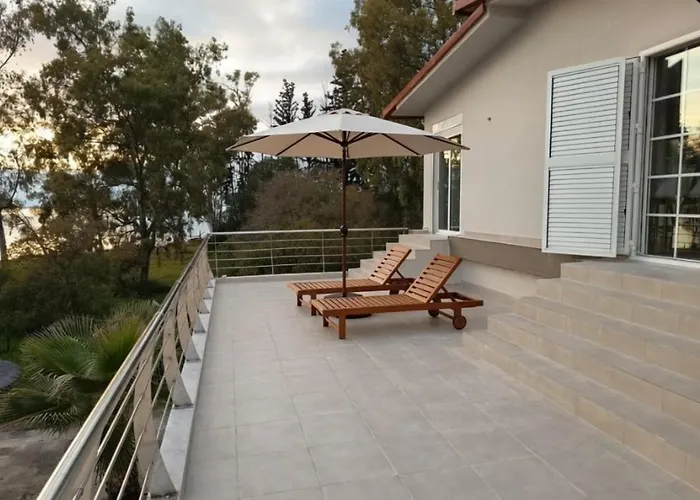 Laguna -house By The Karavómilos