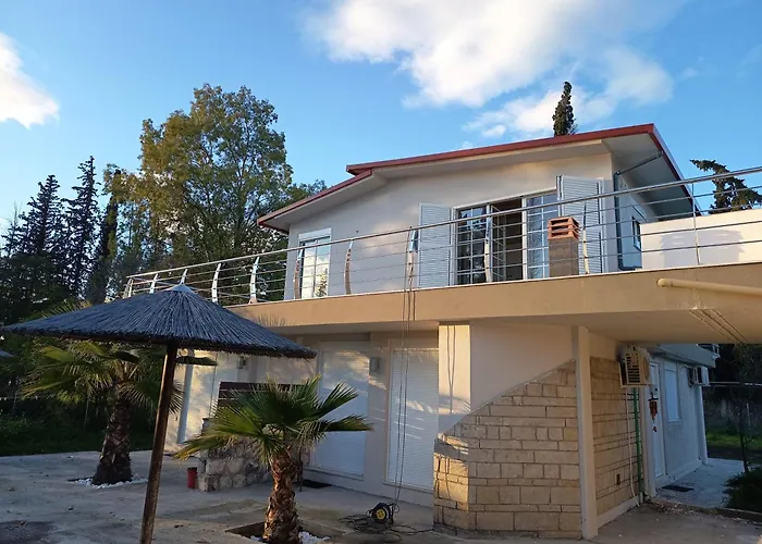 Laguna -house By The Apartamento *