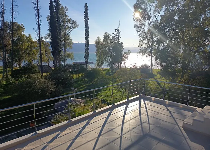 Laguna -house By The Karavómilos